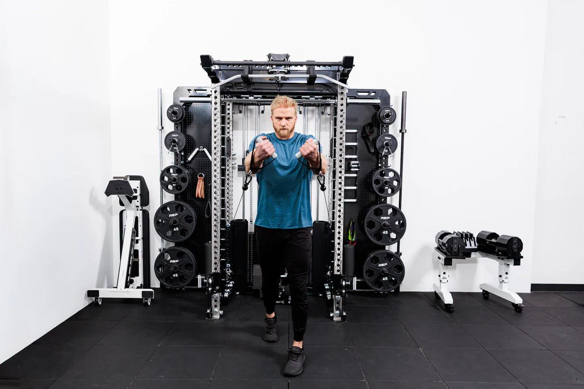 Tout ce qu'une salle de sport complète propose. 
Dans un seul espace.